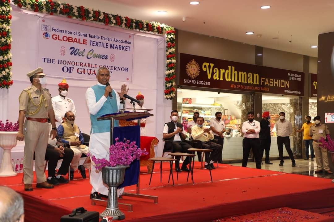 Governor Acharya Devvratji paid a courtesy call on the traders of Global Textile Market in Surat city.